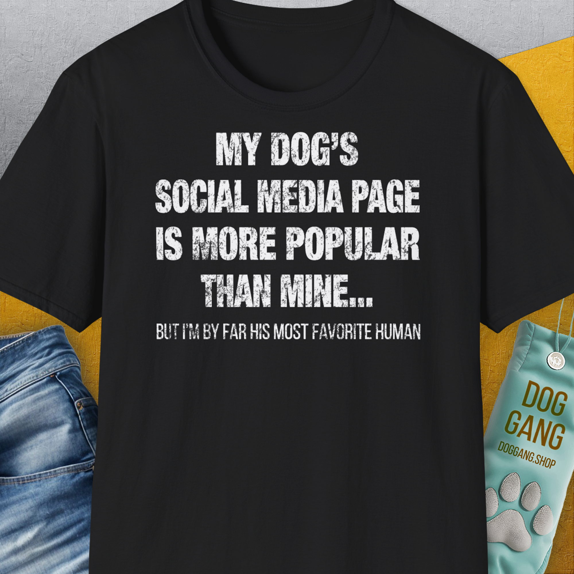 My Dogs Social Media Page Is More Popular Than Mine, Unisex T-Shirt-Black-humorvolles Hundeshirt, lustiger Spruch mit Hund, Design by Dog Gang