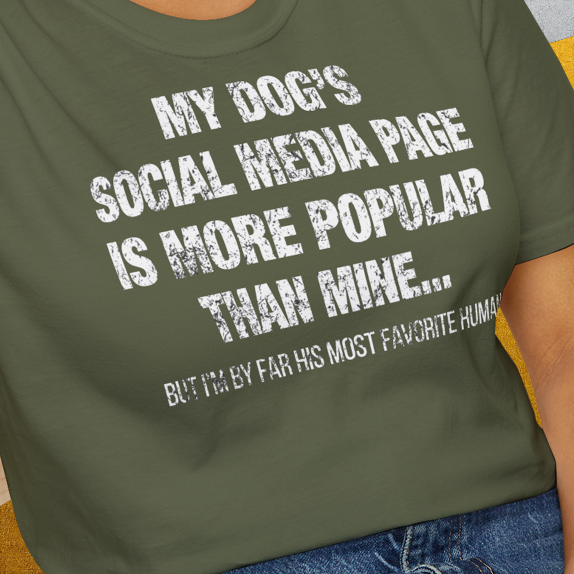 My Dogs Social Media Page Is More Popular Than Mine, Unisex T-Shirt-lustiger Spruch auf bequemen Shirt für Hundeliebhaber, Design by Dog Gang