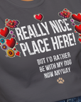 Really Nice Place Here, Unisex T-Shirt-lustiger Spruch auf bequemen Shirt für Hundeliebhaber, Design by Dog Gang
