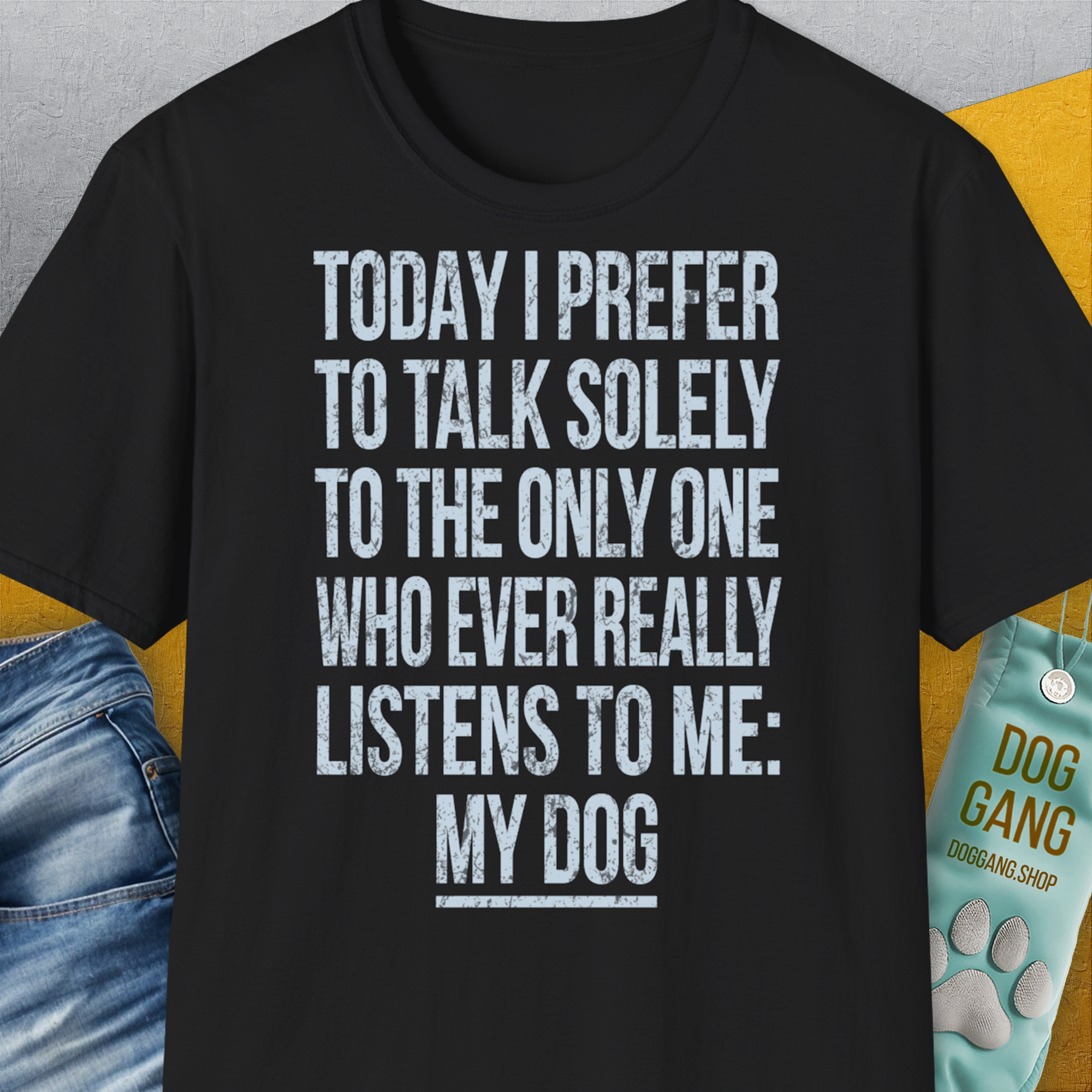 The Only One Who Ever Really Listens To Me, Unisex T-Shirt-Black-lustiges Shirt für Hundeliebhaber, Design by Dog Gang