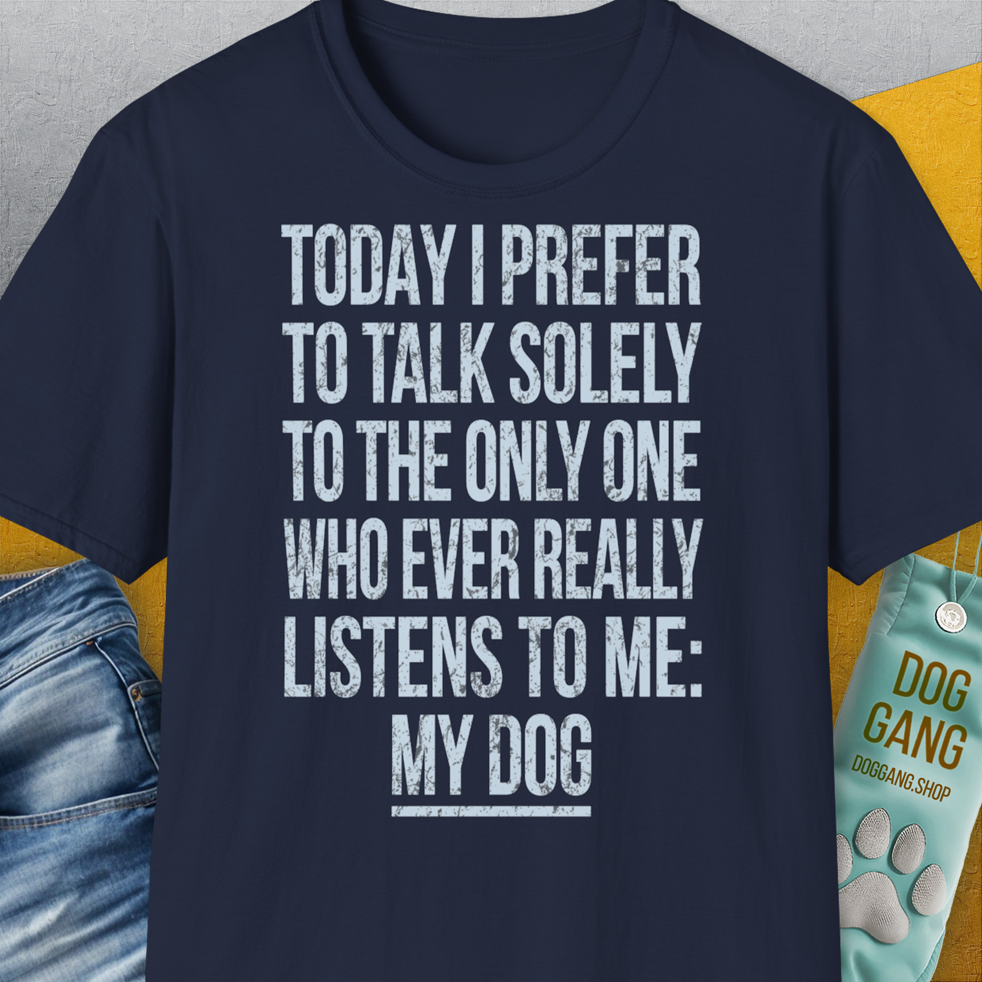 The Only One Who Ever Really Listens To Me, Unisex T-Shirt-Navy-bequemes Softstyle - Tshirt. Lustiger Spruch mit Hund. Für Hundefreunde, in- und outdoor. Design by Dog Gang