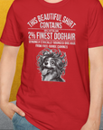 Jemand trägt das Unisex-T-Shirt „This Beautiful Shirt Contains Finest Dog Hair, Volume 4“ mit einem humorvollen Text und einem Cartoon-Hundedesign, aus 100 % Baumwolle.