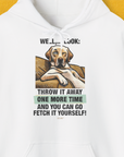 Der Unisex-Kapuzenpullover zeigt die witzige Hundeillustration eines skeptisch blickenden Labrador Retrievers mit lustigem Text "Well, look: throw it away one more time and you can go fetch it yourself!!“. Design by Dog Gang.