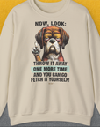 Das Unisex-Sweatshirt der Go Fetch It Yourself-Serie, mit einen witzigen Text über das Apportieren eines Balls: "Well... throw it away one more time and you can go fetch it yourself!!“ Design von Dog Gang.