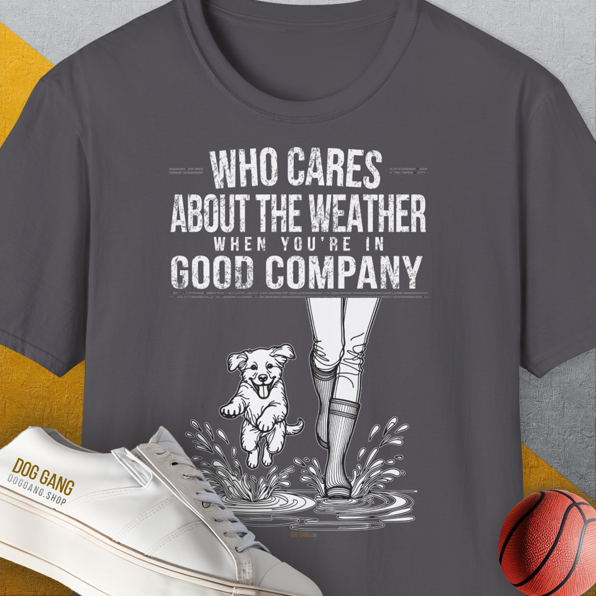 Who Cares About The Weather When You're In Good Company, Volume 2, Unisex T-Shirt-Charcoal-bequemes Shirt mit lustigem Spruch für Hundebesitzer, Design by Dog Gang