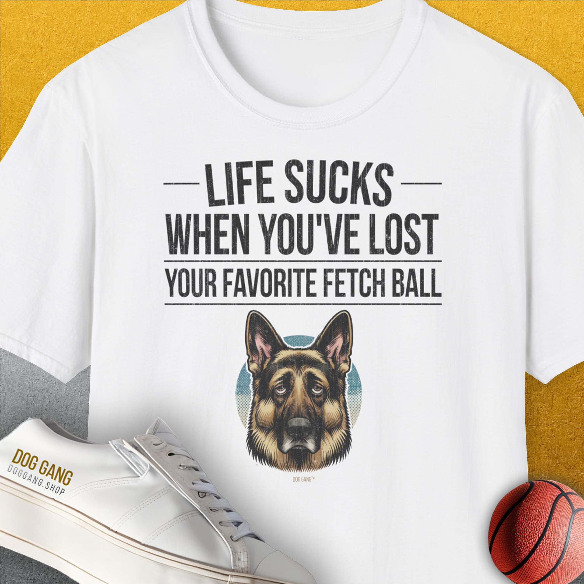 Life Sucks When You've Lost Your Favorite Fetch Ball, Volume 4, Unisex T-Shirt, lustiger Spruch mit Hund. Für humorvolle Hundefreunde. Design by Dog Gang