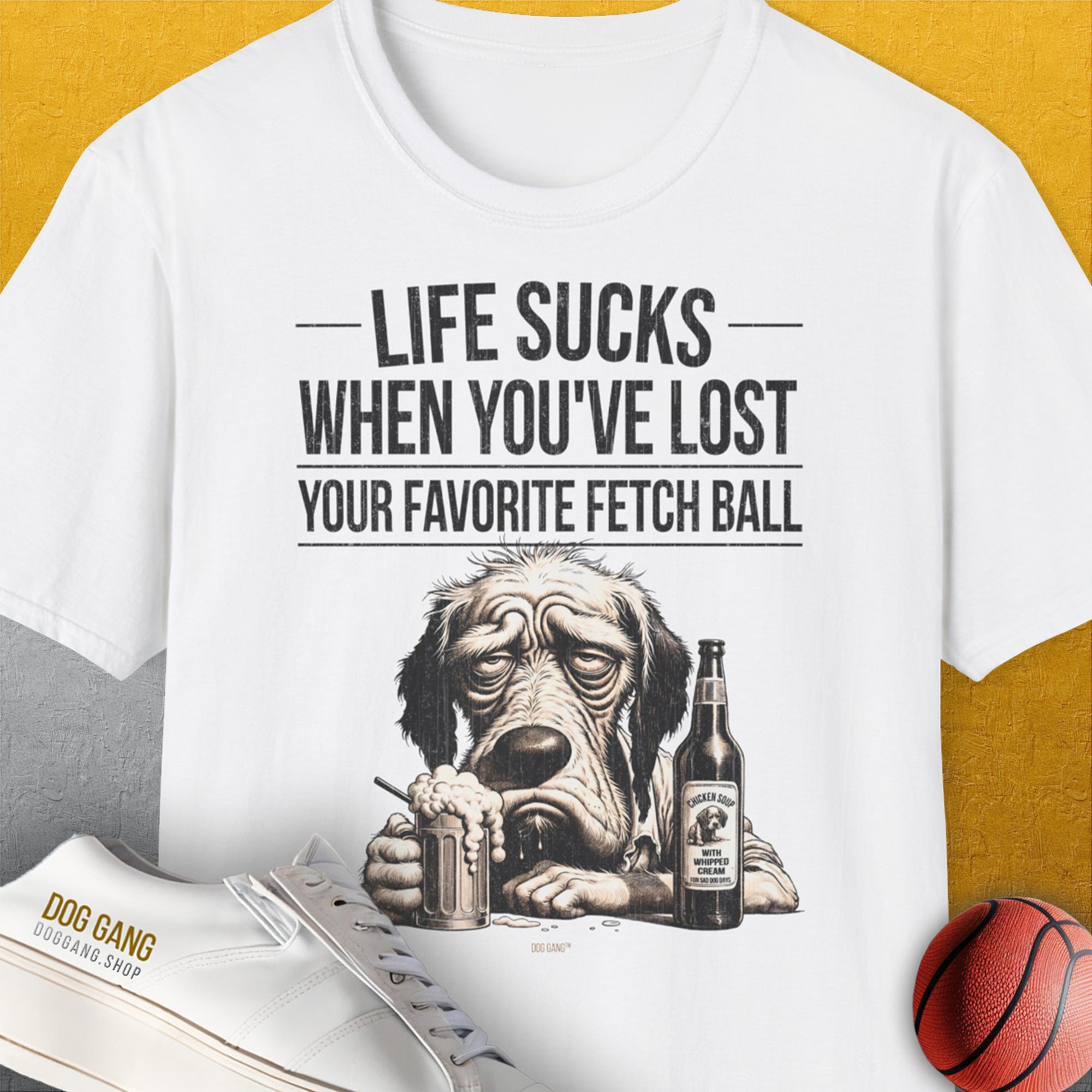 Life Sucks When You've Lost Your Favorite Fetch Ball, Volume 5, Unisex T-Shirt, lustiger Spruch mit Hund. Für humorvolle Hundefreunde. Design by Dog Gang