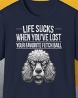 Marineblaues Unisex-T-Shirt mit dem Titel „Life Sucks When Youve Lost Your Favorite Fetch Ball, Volume 7“ und einem mürrischen Pudel-Design. Aus 100 % Baumwolle für ultimativen Komfort.