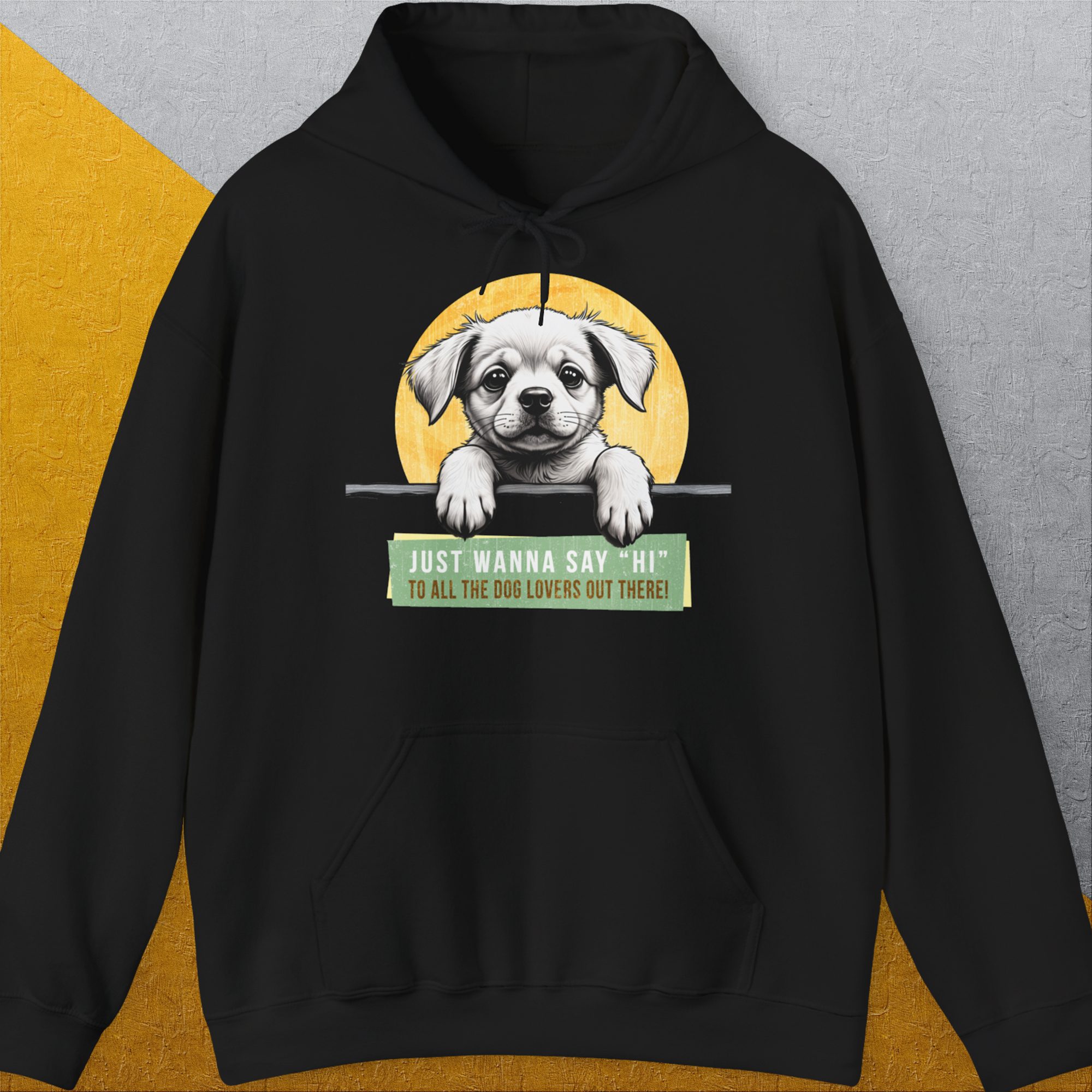 Der schwarze Unisex-Kapuzenpullover der Serie „Say Hi“, Band 1, zeigt einen Cartoon-Welpen mit dem englischsprachigen Text „Ich möchte allen Hundeliebhabern da draußen einfach ‚Hallo‘ sagen!“ Entworfen von Dog Gang.