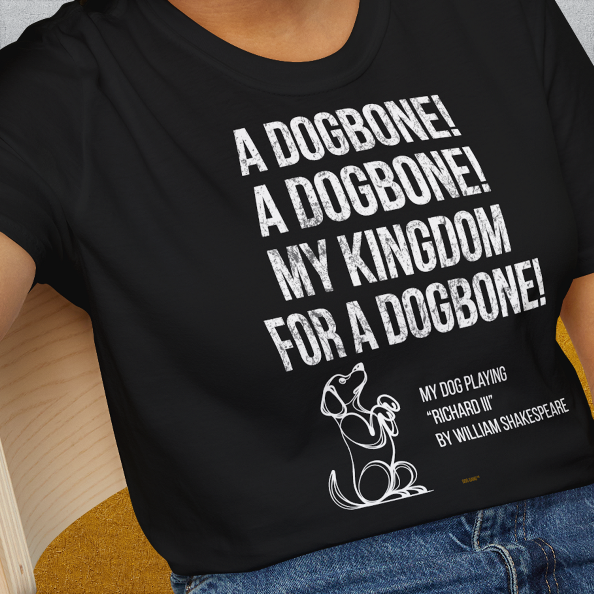 My Kingdom For A Dogbone - My Dog Playing Richard III. by Shakespeare, Unisex T-Shirt-lustiges Shirt für Hundefreunde, lustiger Spruch mit Hund, Design by Dog Gang