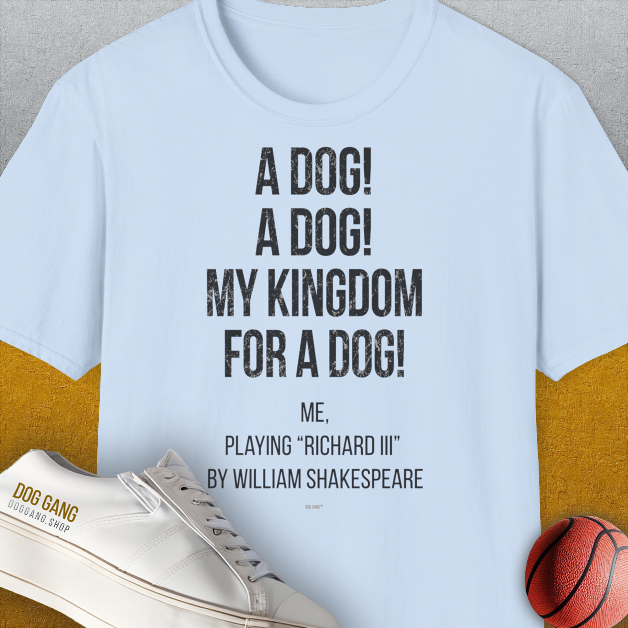 My Kingdom For A Dog - Me Playing Richard III. by Shakespeare, Unisex T-Shirt, lustiger Spruch mit Hund. Für humorvolle Hundefreunde. Design by Dog Gang