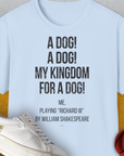 My Kingdom For A Dog - Me Playing Richard III. by Shakespeare, Unisex T-Shirt, lustiger Spruch mit Hund. Für humorvolle Hundefreunde. Design by Dog Gang