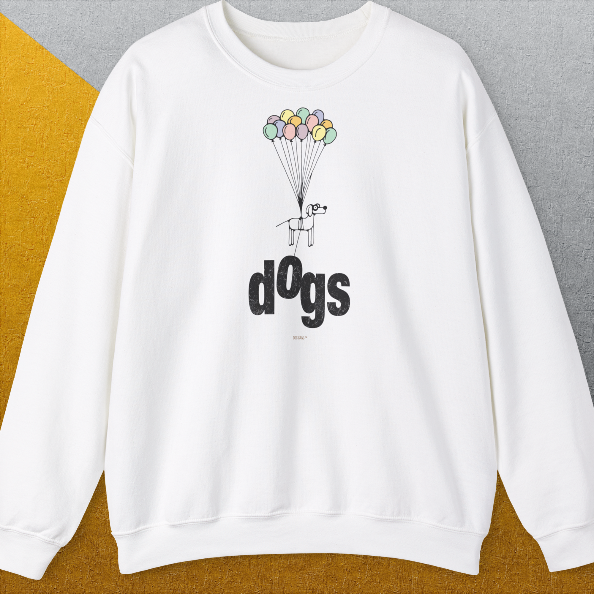 Das weiße Unisex-Sweatshirt Dog Gang Minimalistic Series II, Volume 1 zeigt einen Cartoon-Hund mit Luftballons über „Dogs“ in verspieltem schwarzen Text. Entworfen von Dog Gang.
