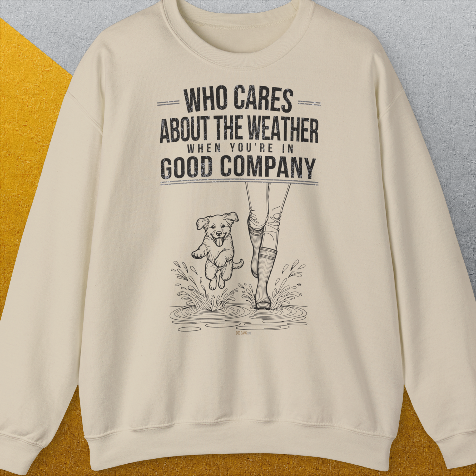 Who Cares About The Weather When You're In Good Company, Volume 2, Unisex Sweatshirt-Sand-lustiges und bequemes Sweatshirt für Hundeliebhaber, Design by Dog Gang