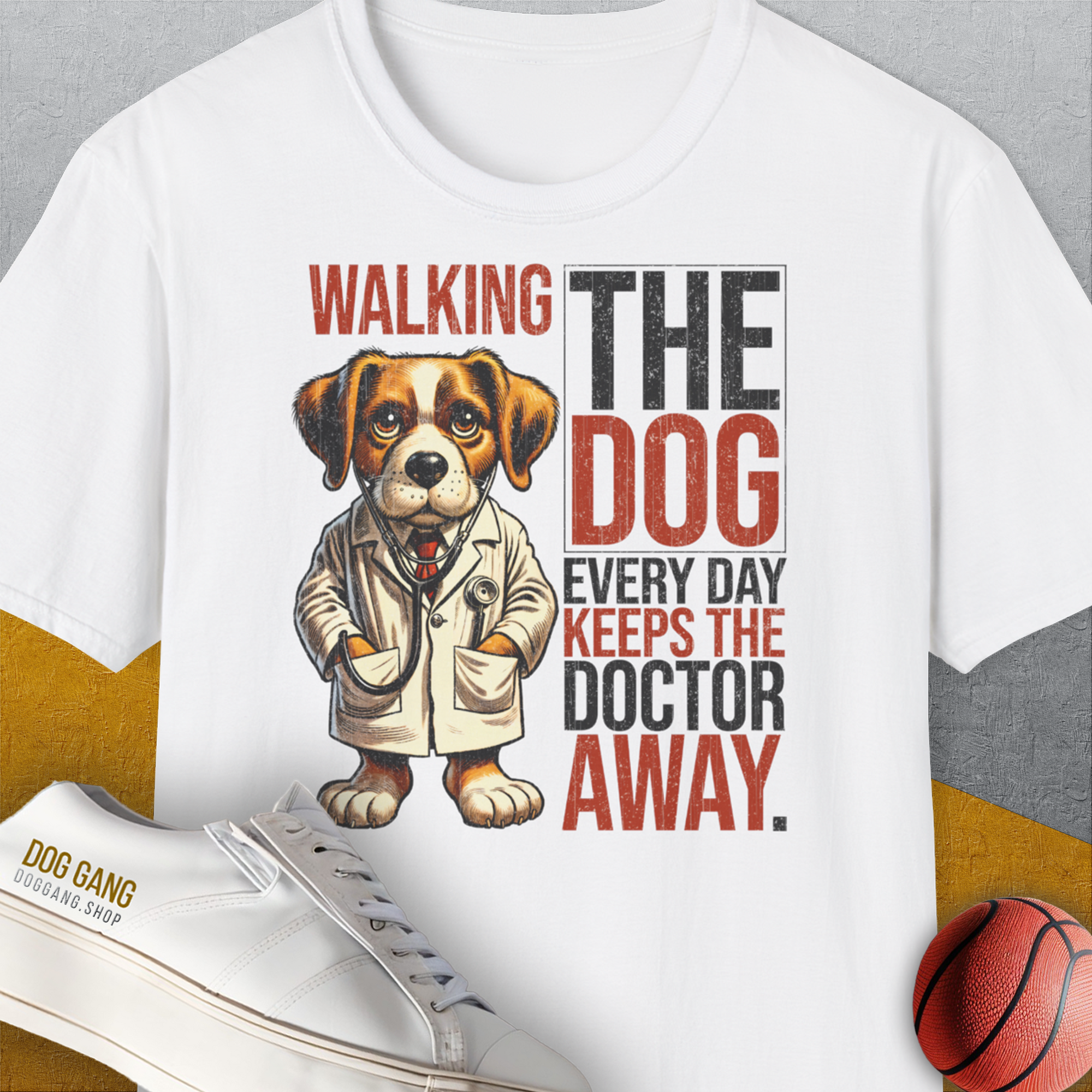 Walking The Dog Every Day Keeps The Doctor Away, Volume 1, Unisex T-Shirt, lustiger Spruch mit Hund. Für humorvolle Hundefreunde. Design by Dog Gang