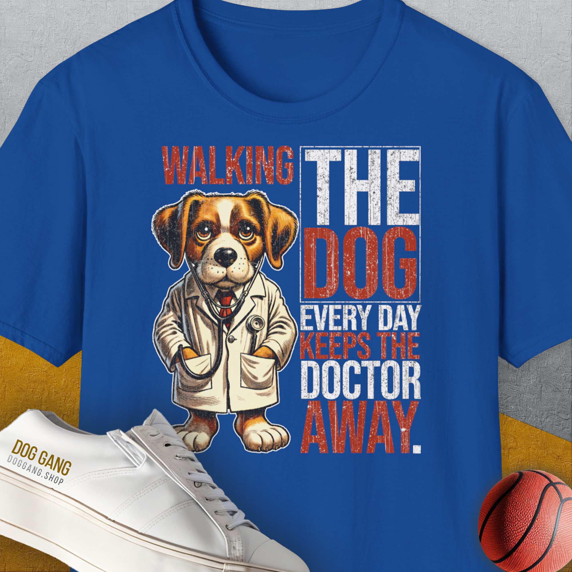 Walking The Dog Every Day Keeps The Doctor Away, Volume 1, Unisex T-Shirt-Royal-witziges Shirt mit lustigem Spruch für Hundefreund, Design by Dog Gang