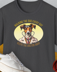 Walking The Dog Every Day Keeps The Doctor Away, Volume 2, Unisex T-Shirt-Dark Heather-bequemes Shirt mit lustigem Spruch für Hundebesitzer, Design by Dog Gang