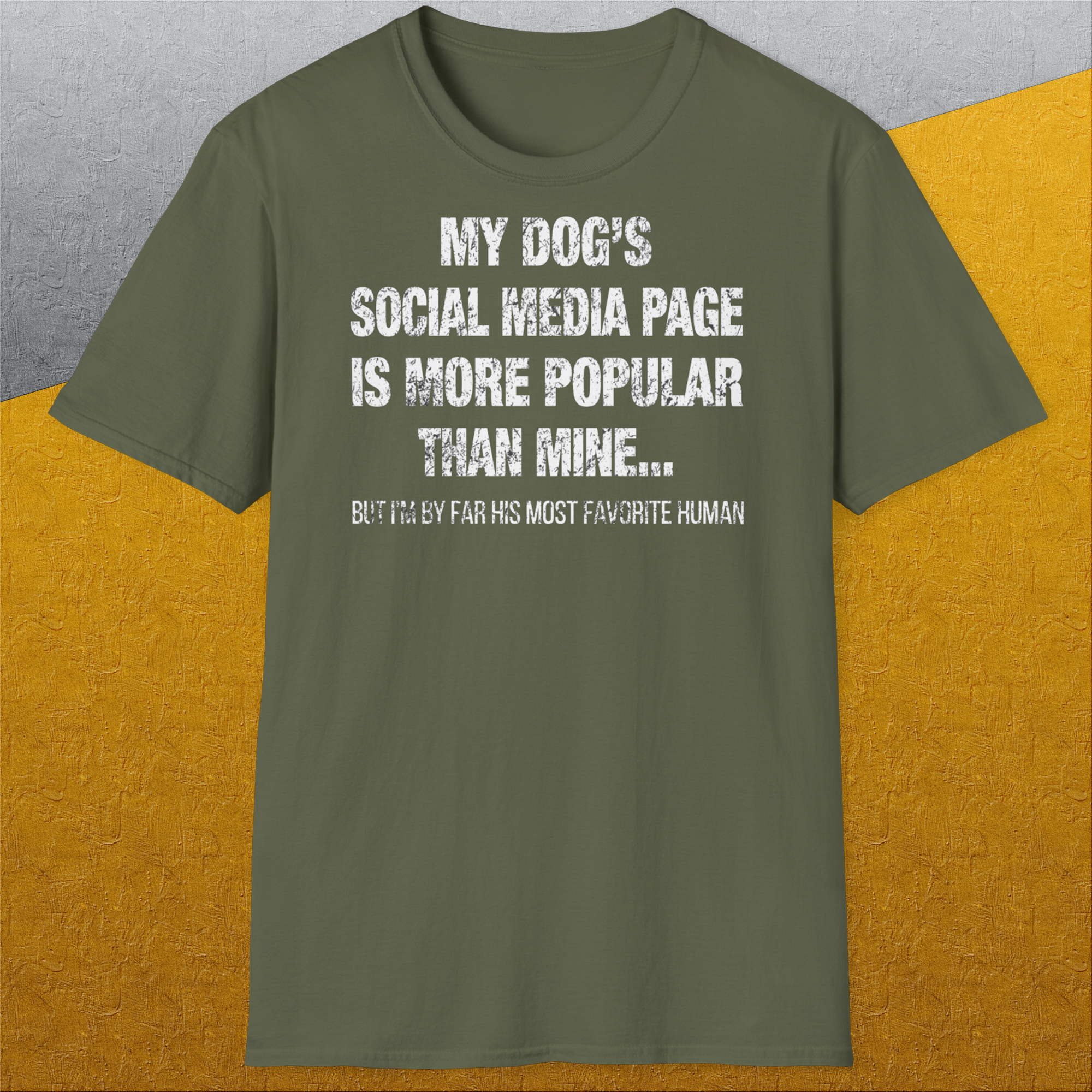 My Dogs Social Media Page Is More Popular Than Mine, Unisex T-Shirt-lustiges Shirt für Hundefreunde, lustiger Spruch mit Hund, Design by Dog Gang