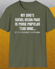 My Dogs Social Media Page Is More Popular Than Mine, Unisex T-Shirt-lustiges Shirt für Hundefreunde, lustiger Spruch mit Hund, Design by Dog Gang