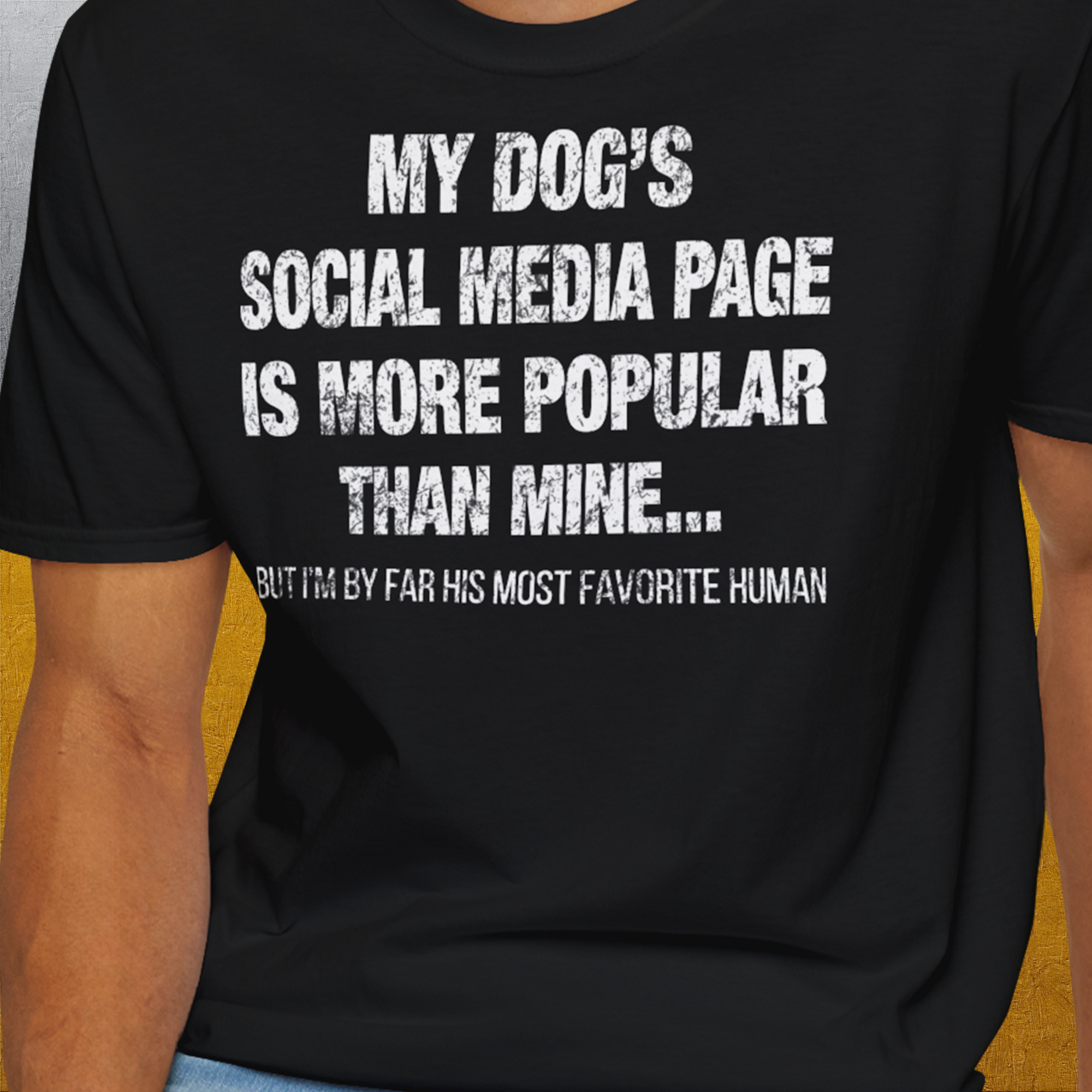 My Dogs Social Media Page Is More Popular Than Mine, Unisex T-Shirt-lustiges Shirt für Hundeliebhaber, Design by Dog Gang