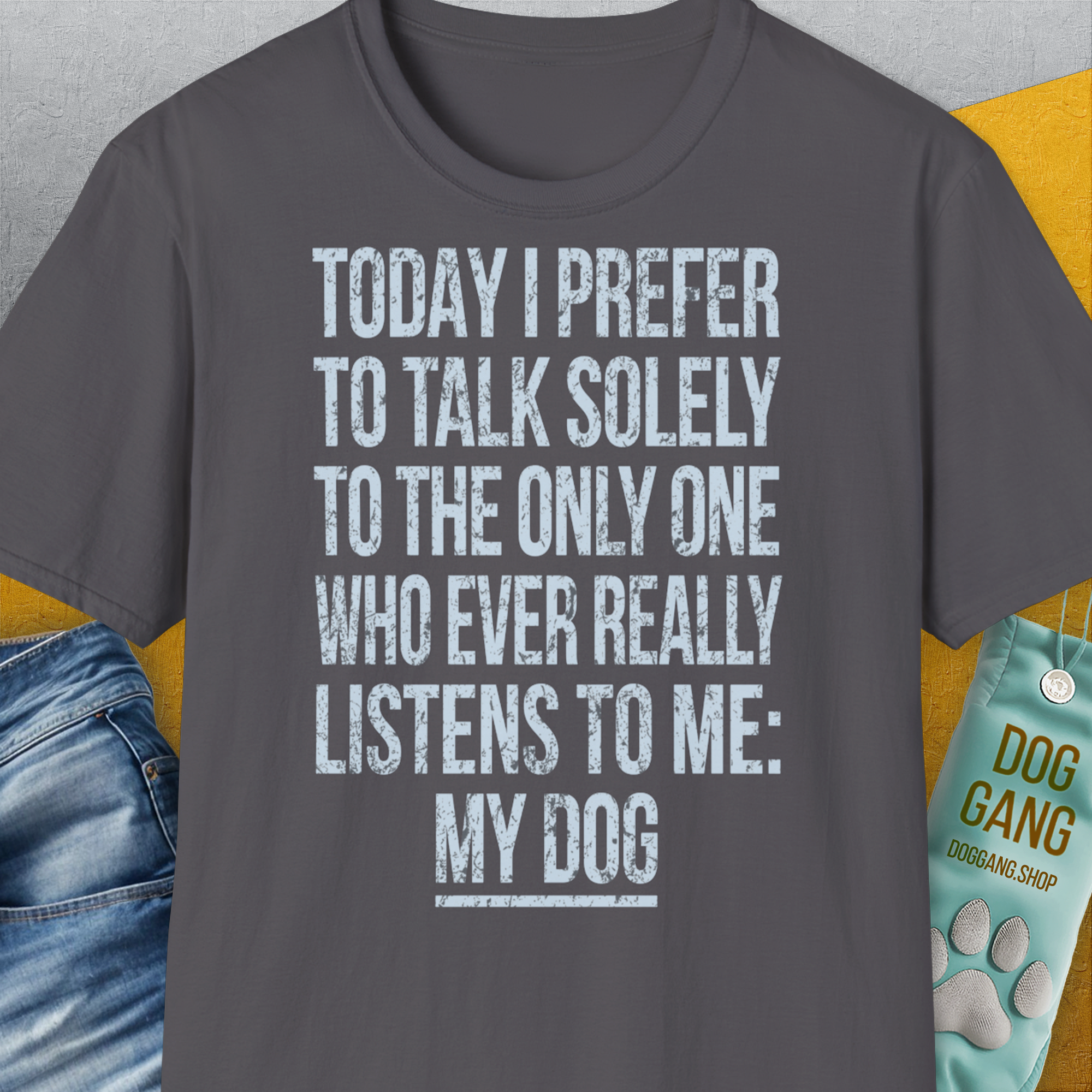 The Only One Who Ever Really Listens To Me, Unisex T-Shirt-Charcoal-witziges Shirt mit lustigem Spruch für Hundefreund, Design by Dog Gang