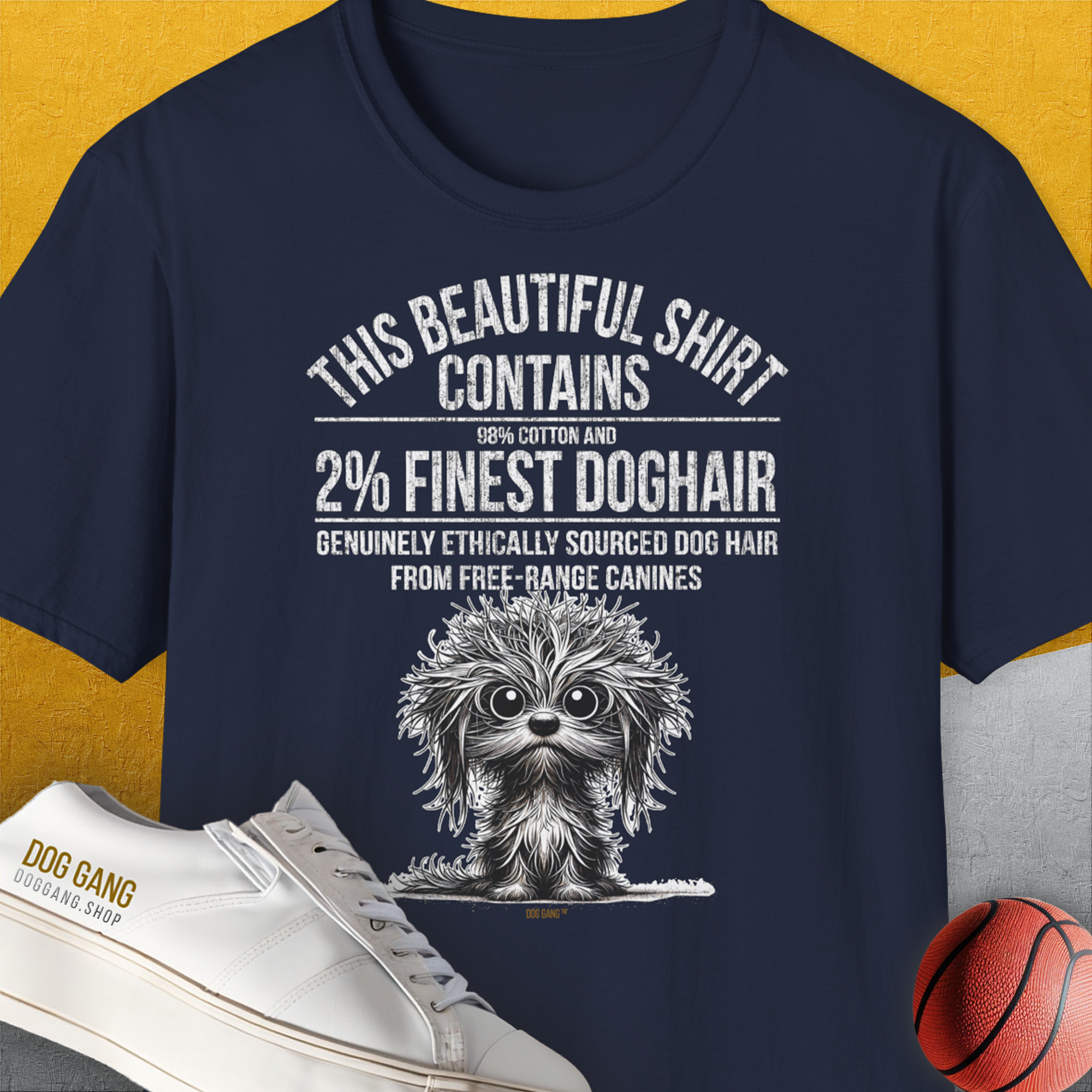 Das „This Beautiful Shirt Contains Finest Dog Hair, Volume 3“ ist ein weiches, marineblaues Unisex-T-Shirt mit einer Hundegrafik und einem humorvollen Text über Hundehaare. Es besteht aus 100 % Baumwolle, bietet höchsten Komfort und ist eine perfekte Ergänzung für Ihre Sammlung.
