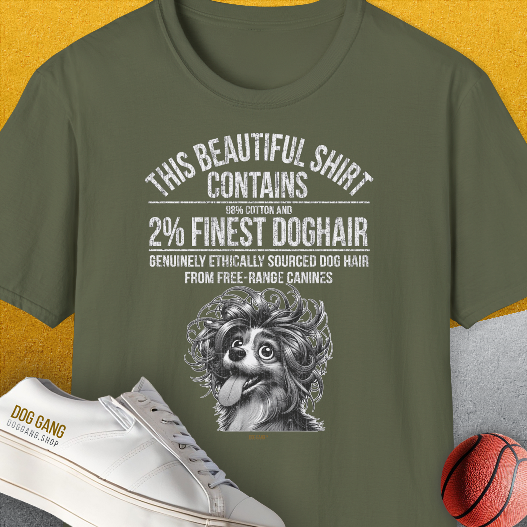 This Beautiful Shirt Contains Finest Dog Hair, Volume 4, Unisex T-Shirt-Military Green-bequemes Shirt mit lustigem Spruch für Hundebesitzer, Design by Dog Gang