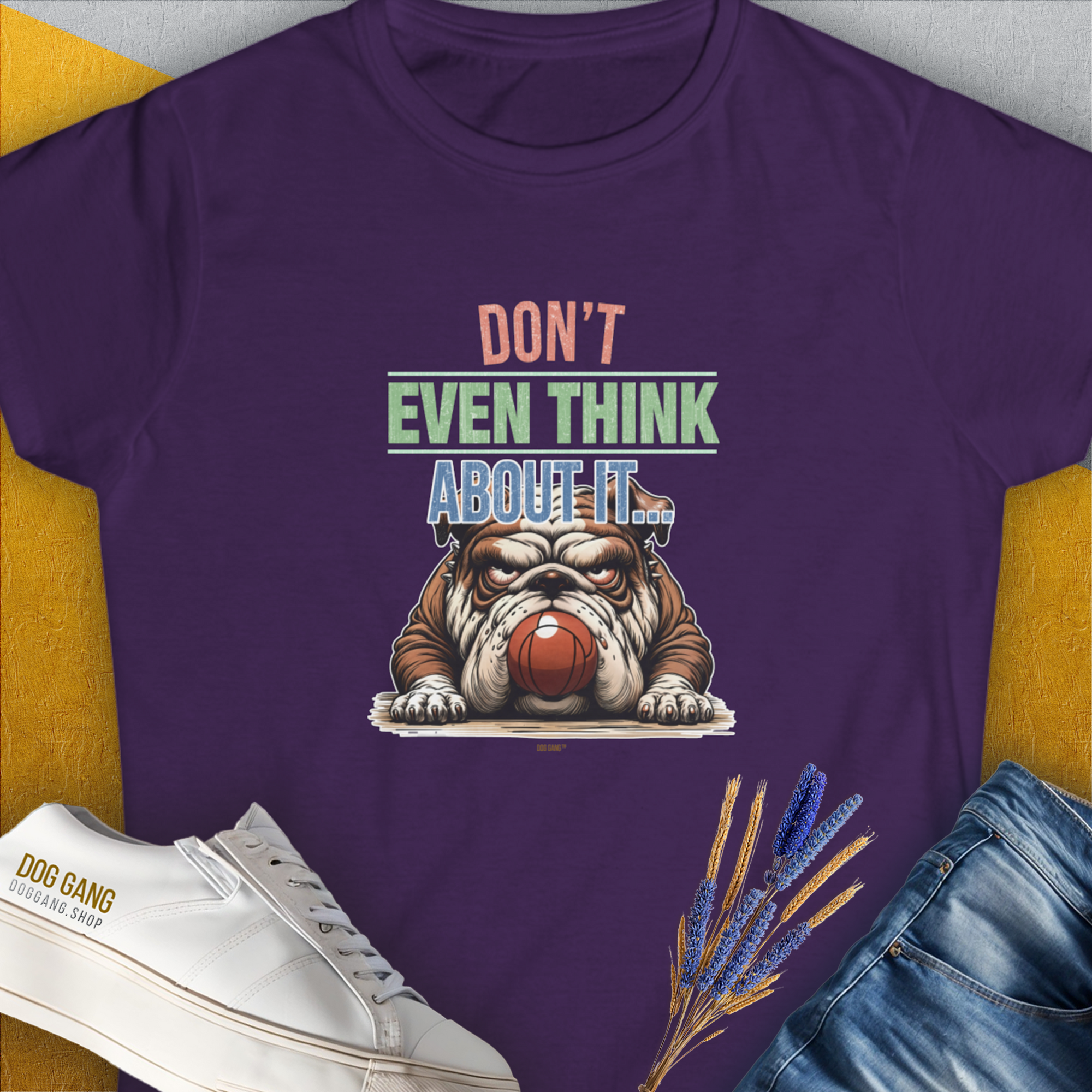 The women's t-shirt in purple features a cute dog design with a bulldog guarding a ball and the saying "Don't Even Think About It..., Volume 5". Perfect for the funny dog ​​shirt collection. Design by Dog Gang.
