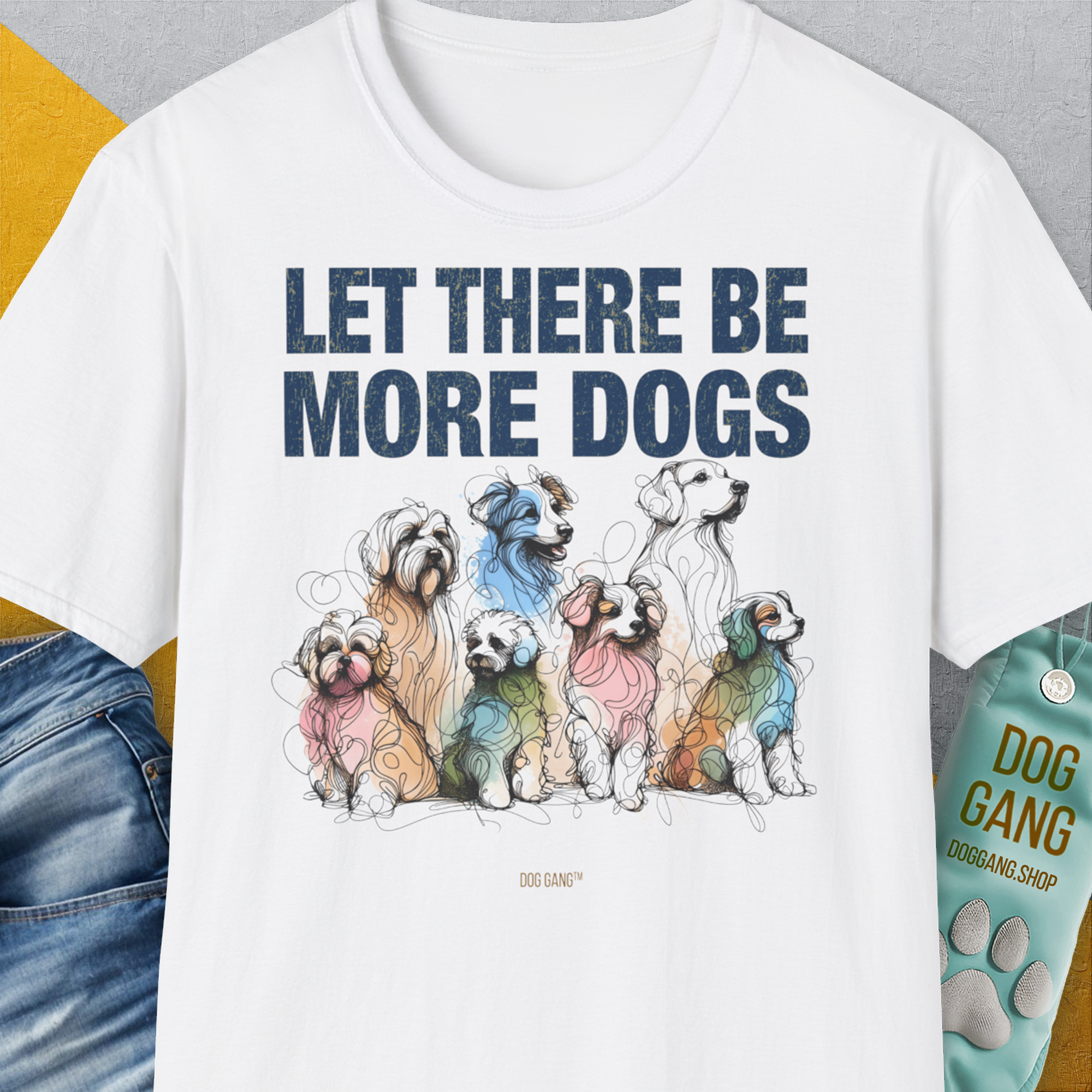 Das Unisex-T-Shirt „Let There Be More Dogs“ ist ein weiches weißes T-Shirt aus 100 % Baumwolle. Es trägt den Aufdruck „LET THERE BE MORE DOGS“ mit bunten Cartoon-Hunden darunter. Design von Dog Gang.