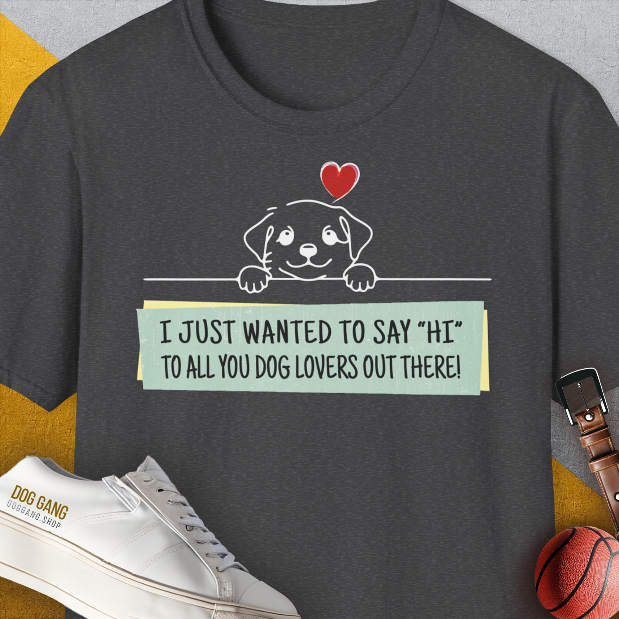 &quot;Say Hi&quot; Series, Volume 3, Unisex T-Shirt-Dark Heather-bequemes Softstyle - Tshirt. Lustiger Spruch mit Hund. Für Hundefreunde, in- und outdoor. Design by Dog Gang