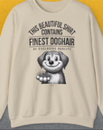 Lustiges Unisex-Sweatshirt „This Beautiful Shirt Contains Finest Dog Hair Of Exclusive Quality“ zeigt einen lächelnden Cartoon-Hund mit verspieltem Text. Entworfen von Dog Gang.