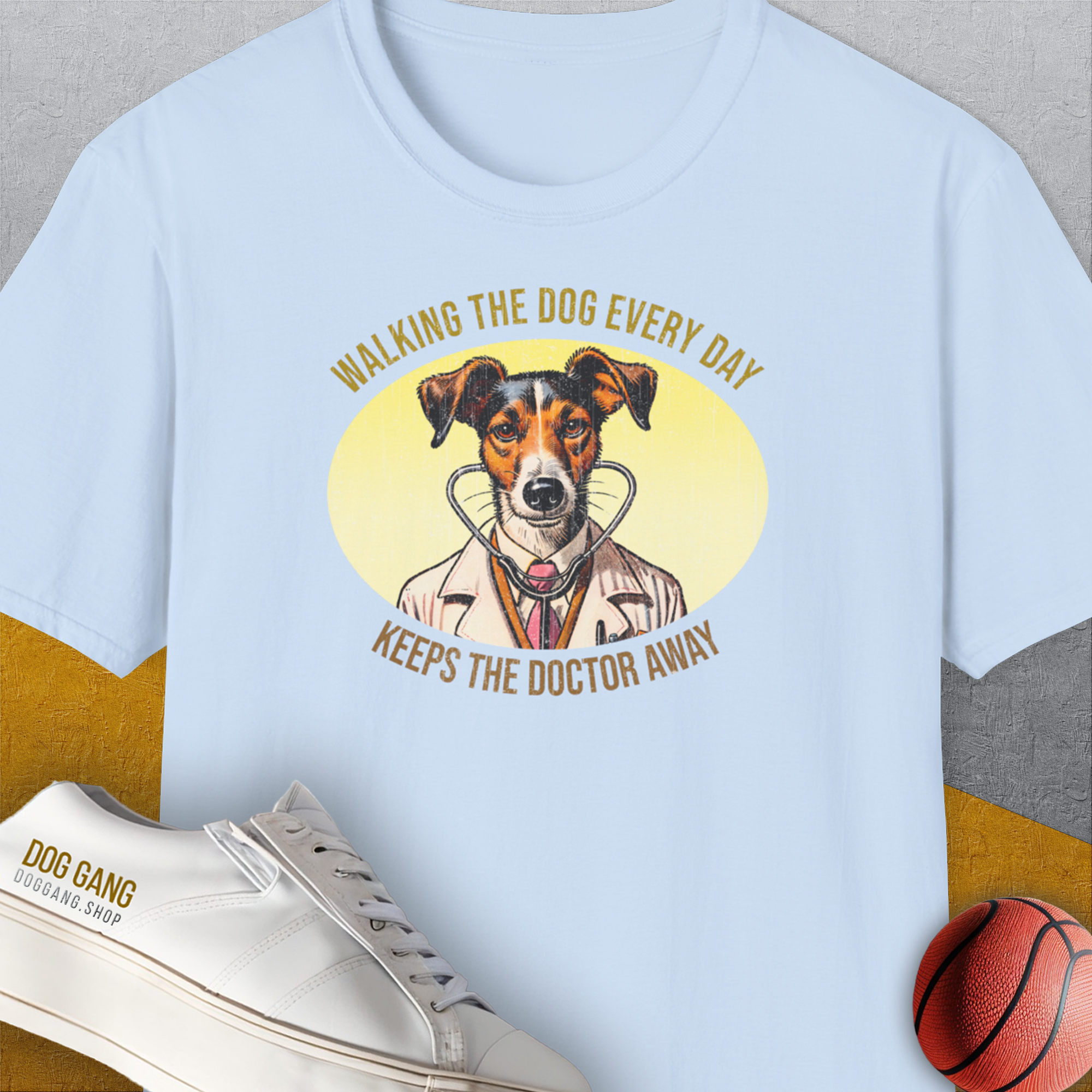 Walking The Dog Every Day Keeps The Doctor Away, Volume 2, Unisex T-Shirt, lustiger Spruch mit Hund. Für humorvolle Hundefreunde. Design by Dog Gang